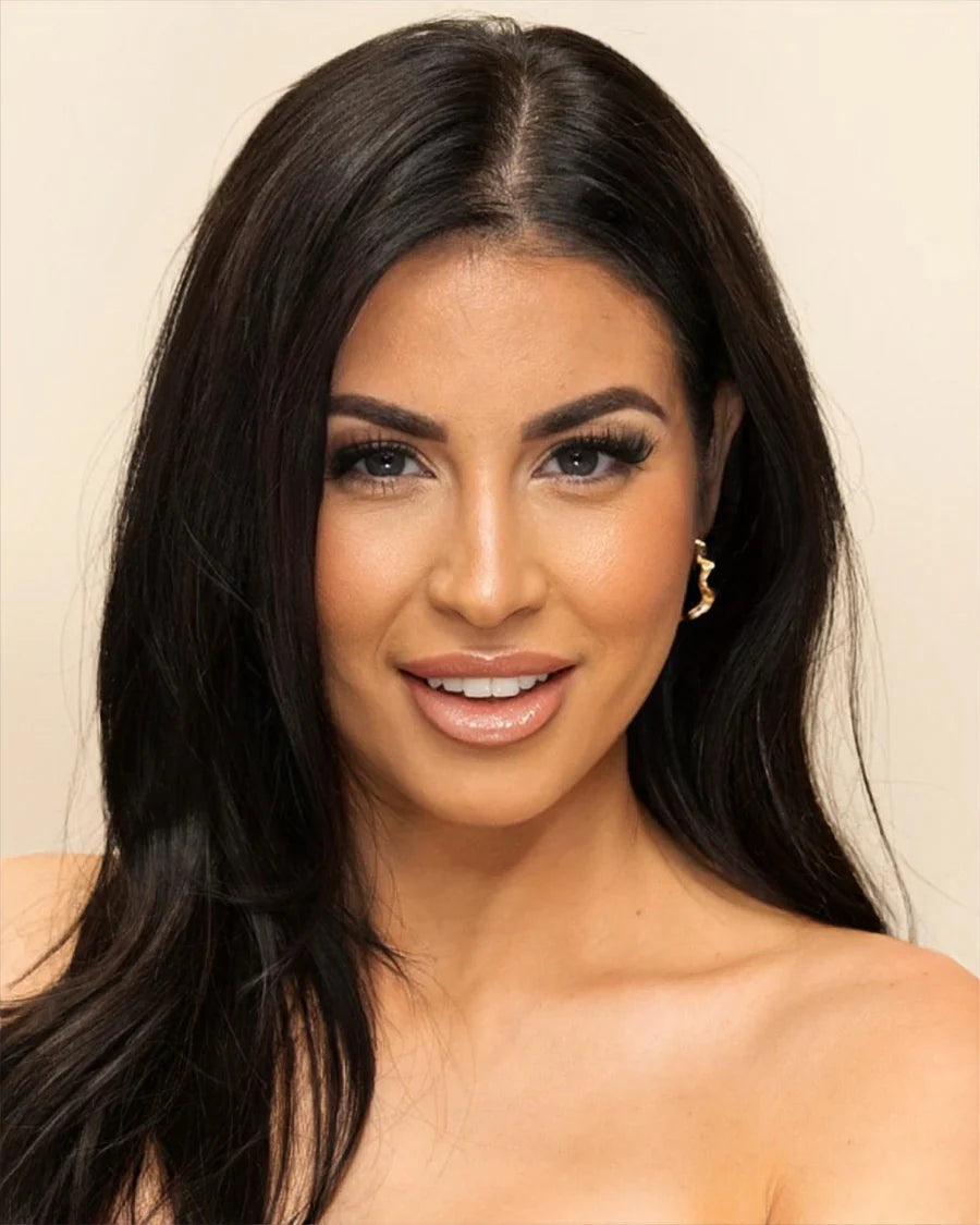 Lash It Out Pre-Glued Under-Lash Extensions Kit featuring 30 pre-glued cluster lashes in 10mm, 12mm, and 14mm lengths with a soft, crisscross design.