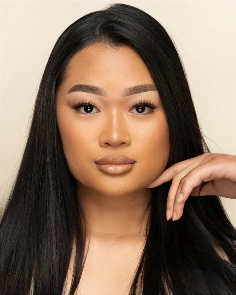 Lash It Out Pre-Glued Under-Lash Extensions Kit featuring 30 pre-glued cluster lashes in 10mm, 12mm, and 14mm lengths with a soft, crisscross design.