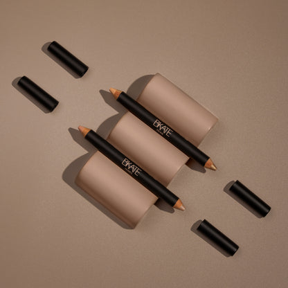 Dual-ended B'KATE brow highlighter pencil featuring a matte lifting shade and a shimmering champagne highlight, formulated as vegan and cruelty-free for brow bone enhancement.